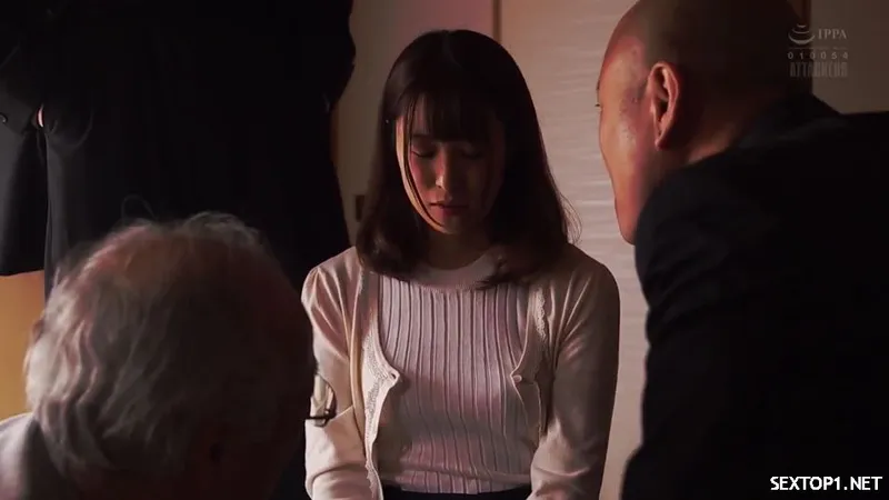 Cô con gái bán thân giúp bố trả nợ giang hồ