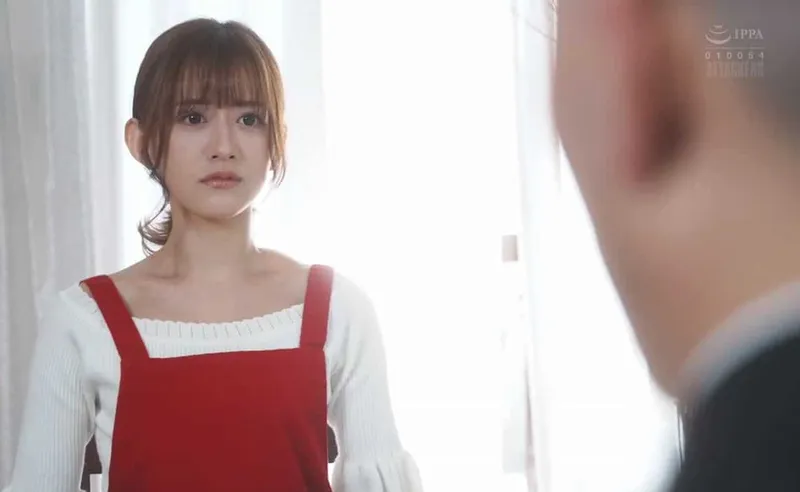 Bà xã bán thân trả nợ cho ông xã suốt một năm mà ông xã không hề hay biết