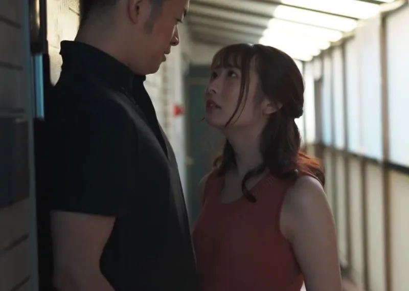 Bà xã mang thai, tôi bị nóng bỏng bởi bà xã nhà bên thường ở nhà một mình