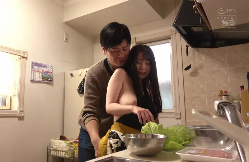 Nghi ngờ người vợ lén lút, anh xã lén lắp camera và chứng kiến tất cả